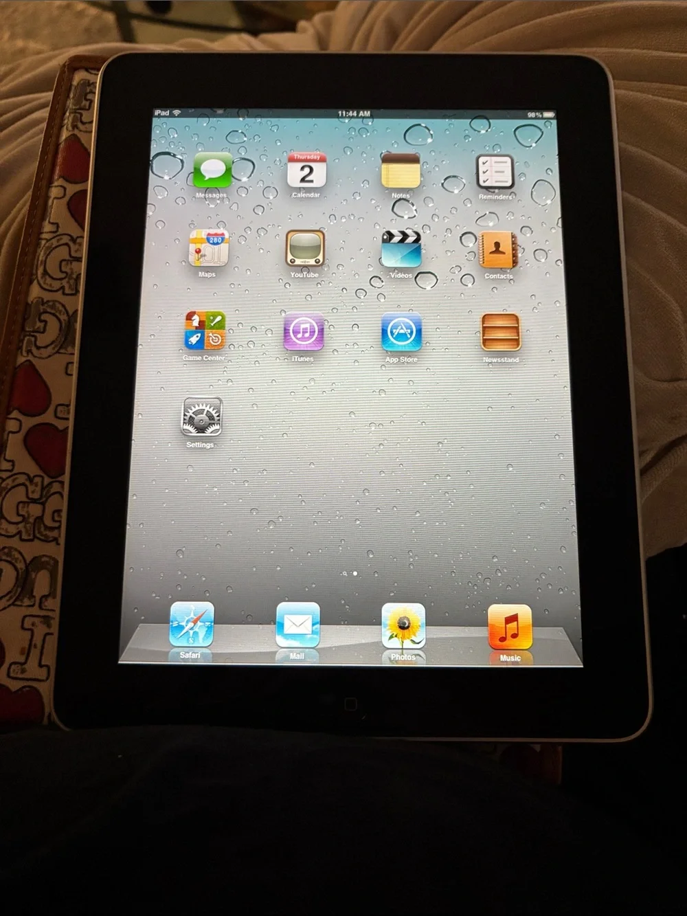 Apple iPad Black and Silver Touchscreen Tablet 32 GB